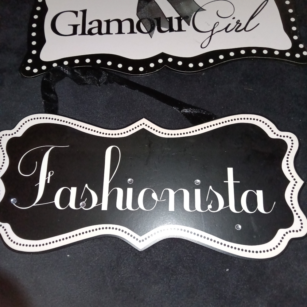 2 Metal Signs - Picture 5 of 6